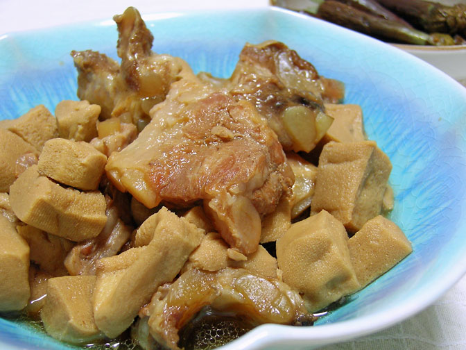 豚軟骨と高野豆腐の煮物