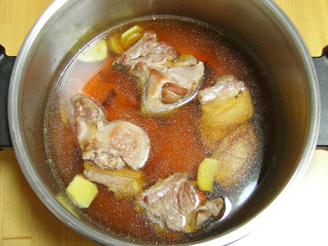 豚のスペアリブ煮