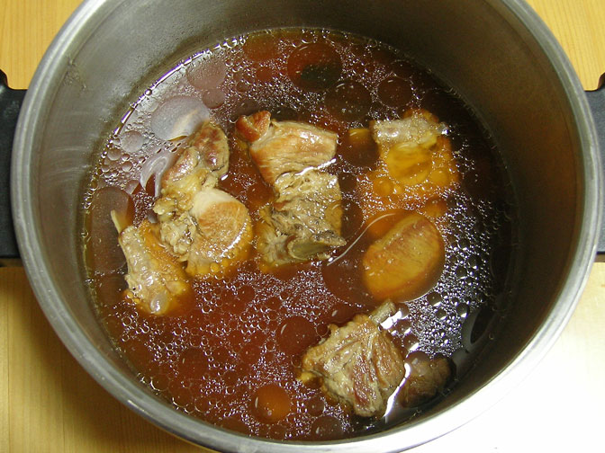 豚のスペアリブ煮